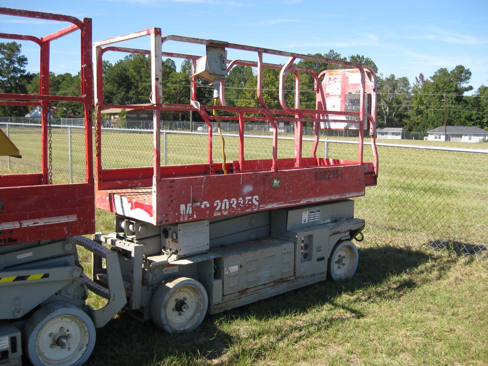 MEC 2033ES SCISSOR LIFT J.M. Wood Auction Company, Inc.