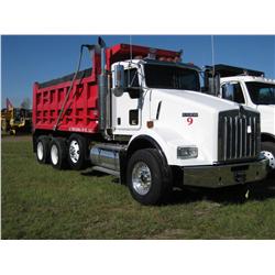2007 KENWORTH T800 TRI-AXLE DUMP