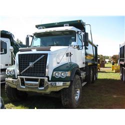 2006 VOLVO VHD TRI-AXLE DUMP