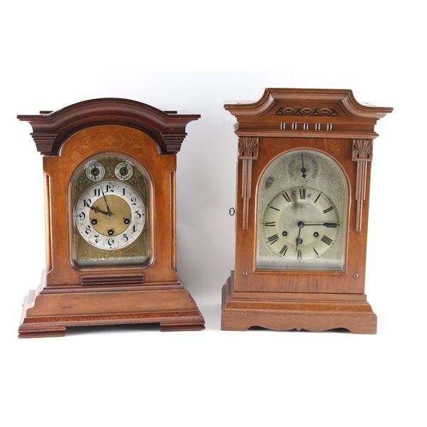 Lot of 2 Clocks