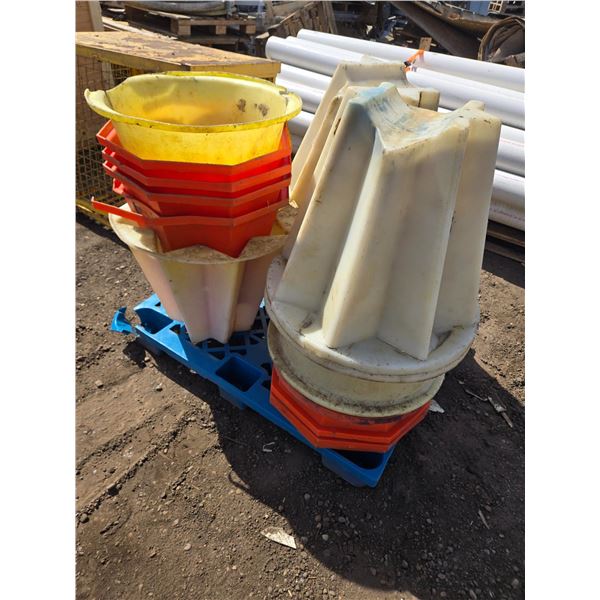 19 Plastic Barricades