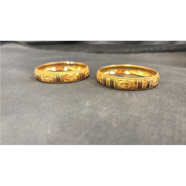 PAIR OF GOLD PLATED FASHION BANGLES