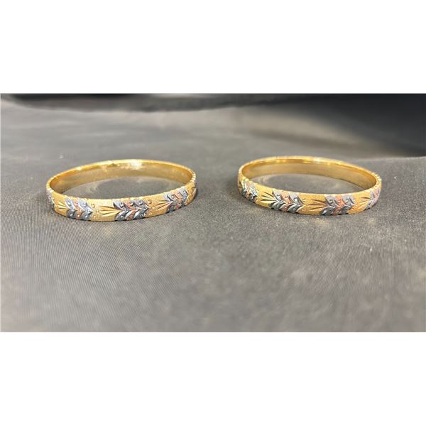 PAIR OF GOLD PLATED FASHION BANGLES