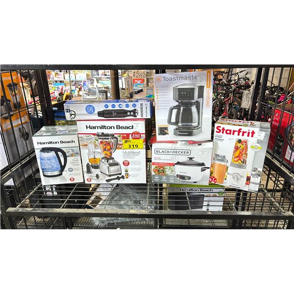 SHELF OF ASSORTED ITEMS INCLUDING; HAMILTON BEACH MULTIBLEND KITCHEN SYSTEM WITH BLENDER AND FOOD