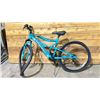 Image 3 : HYPER TEAL 18 SPEED BIKE *FRONT WHEEL DAMAGE*