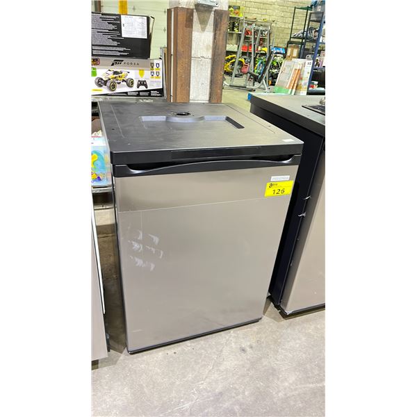 INSIGNIA NS-BK2TSS6 STAINLESS STEEL BEER DISPENSER *DISPENSER MISSING*