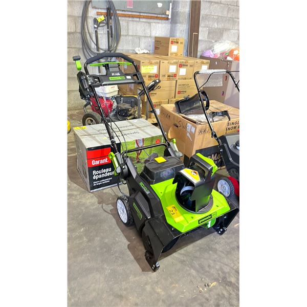 GREENWORKS PRO BATTERY POWERED 22" SNOW BLOWER *BATTERIES NOT INCLUDED*