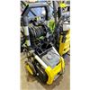 Image 2 : 3 ASSORTED ELECTRIC PRESSURE WASHERS WITH HOSES & WANDS