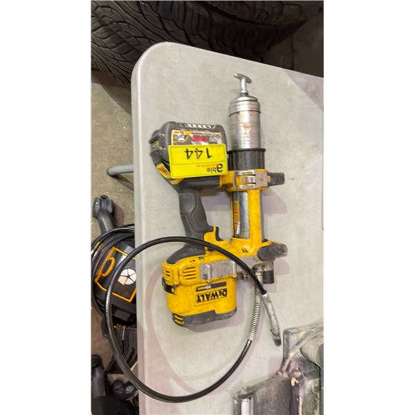 DEWALT DCGG571 CORDLESS GREASE GUN WITH A 60V BATTERY
