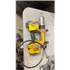 Image 1 : DEWALT DCGG571 CORDLESS GREASE GUN WITH A 60V BATTERY