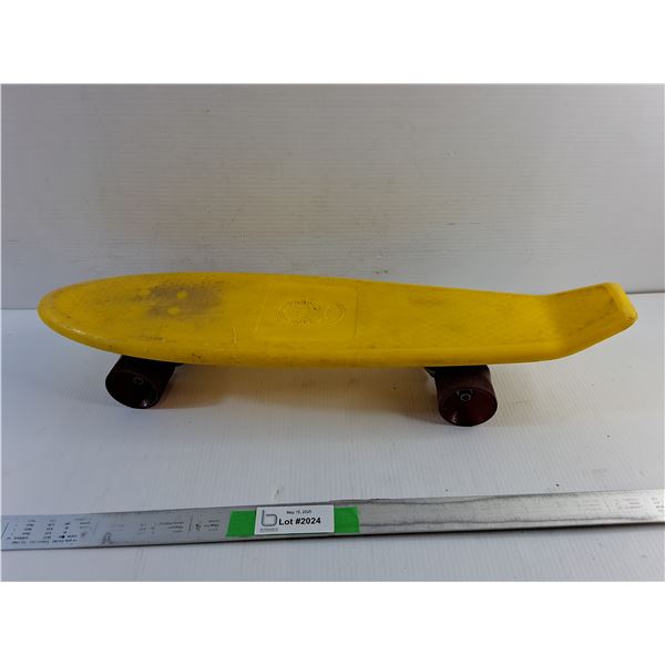 Vintage 1970s Roller Derby 77K Skate Board