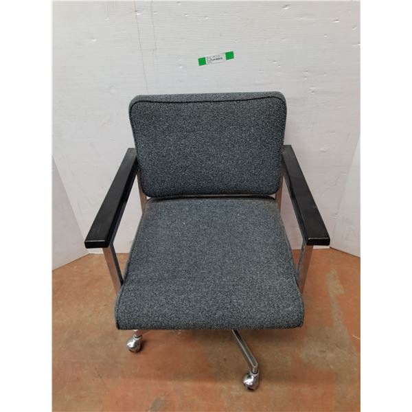 *Cushioned Office Chair 22 x 23 x 32", Cannot Ship