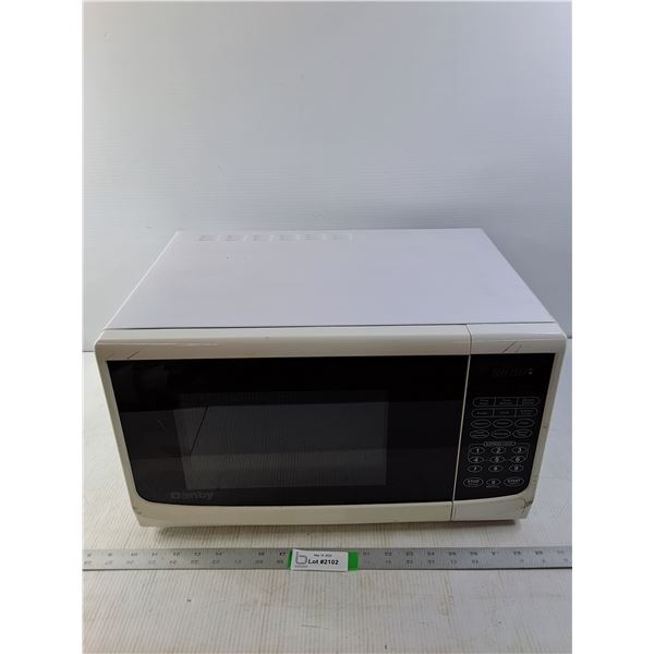 Danby 900W Microwave  -  Pick Up