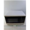 Image 1 : Danby 900W Microwave  -  Pick Up