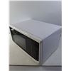 Image 2 : Danby 900W Microwave  -  Pick Up