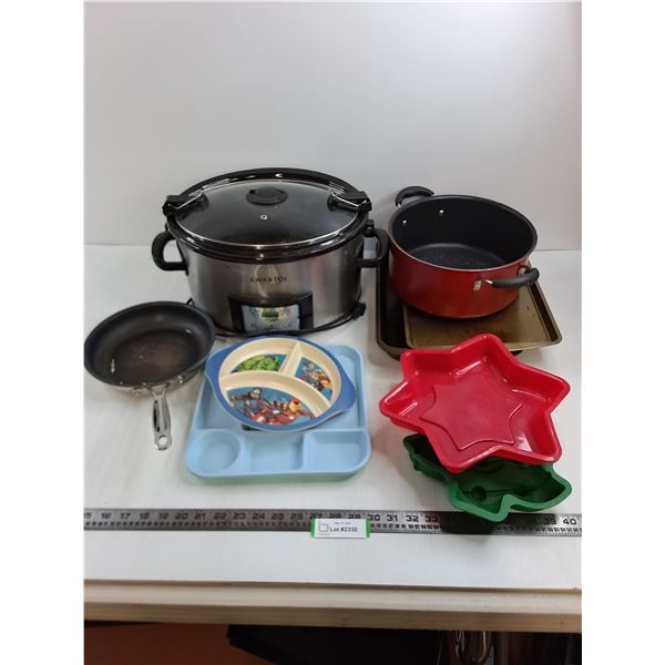Crock Pot - Powers On, Cook Pots, Bake Trays, Moulds, Misc.