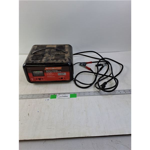 MotoMaster Battery Charger for 12V Batteries, As Is