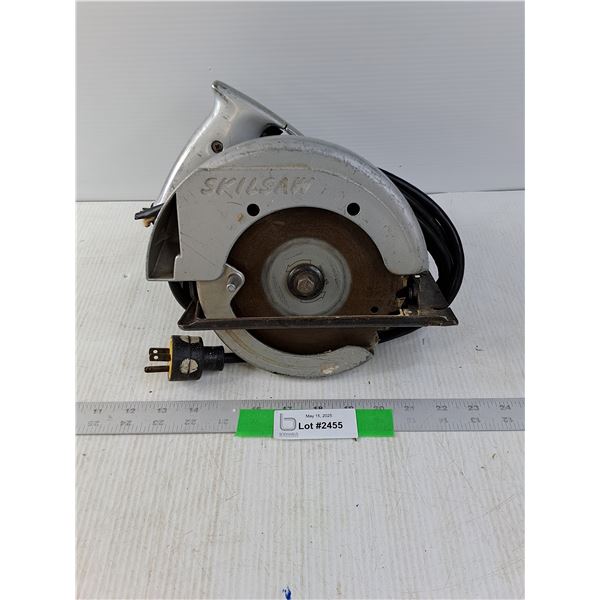SKILSAW 6 1/2" Saw, Powers On