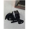 Image 2 : Zebco 600 Closed Reel in Box