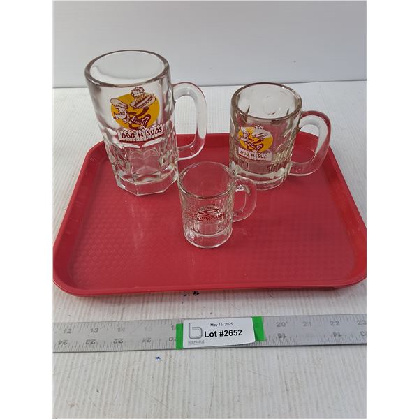 Plastic Serving Tray with (3) Dog N Suds Glass Mugs