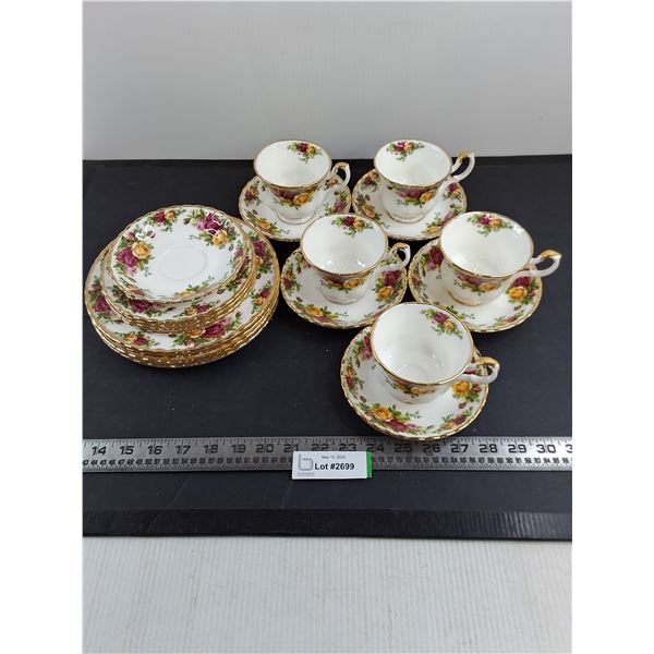 Royal Albert Fine China "Old Country Roads" Dinner Service