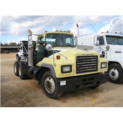 2001 MACK RD688S T/A TRUCK TRACTOR