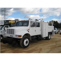 1993 INTERNATIONAL 4900 SINGLE AXLE CREW CAB