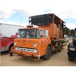 1988 FORD 8000 S/A PAINT STRIPE TRUCK