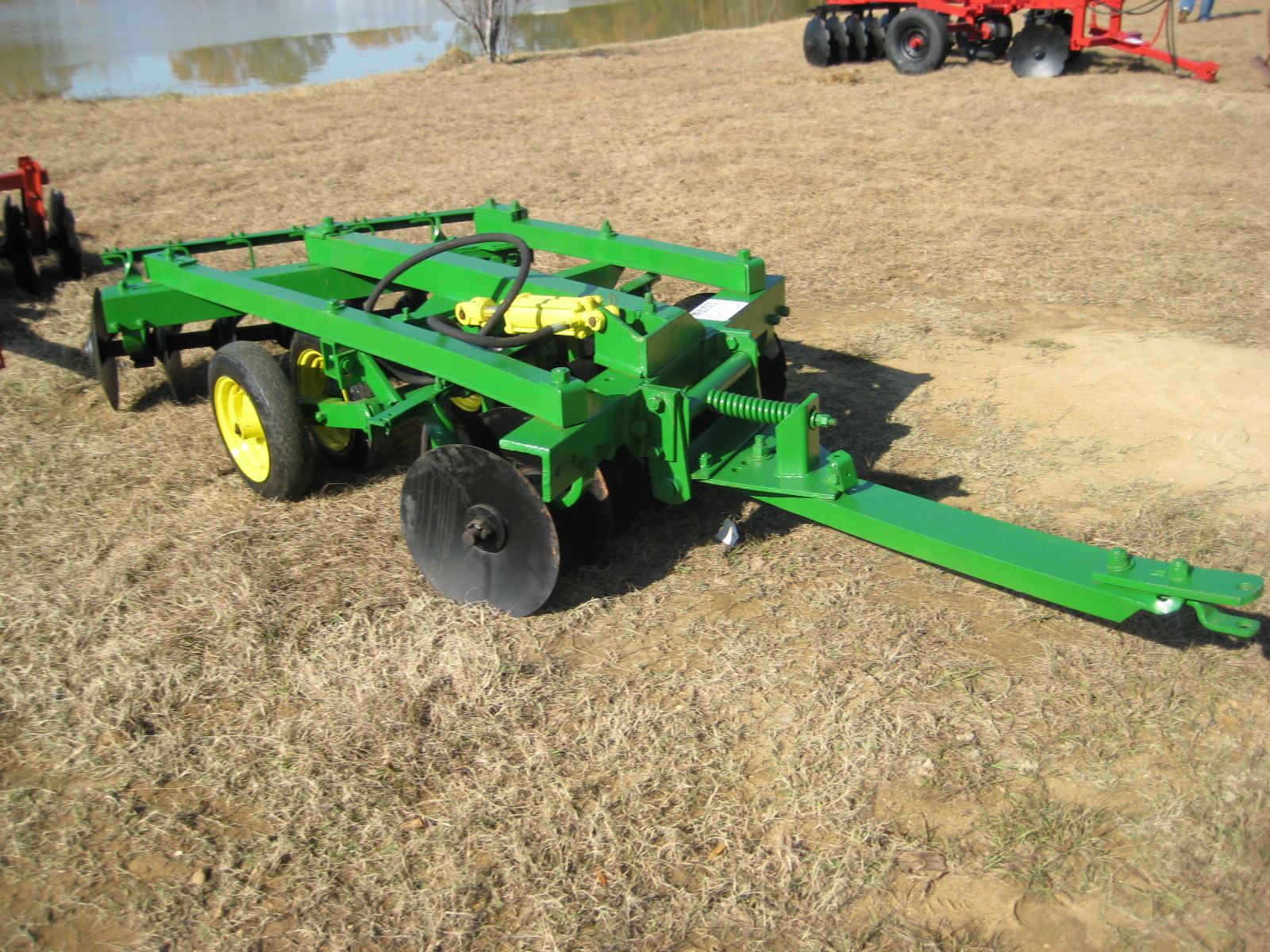 JOHN DEERE OFFSET DISC HARROW