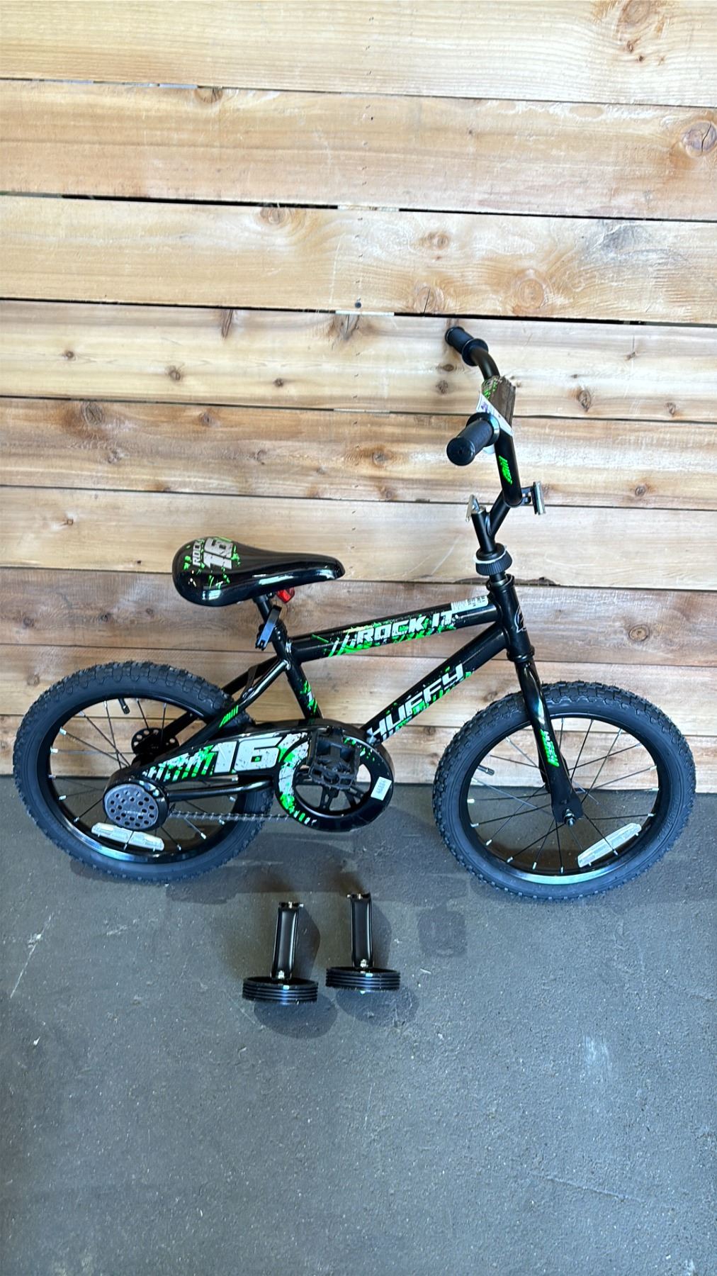HUFFY ROCK IT 16 KIDS BIKE WITH TRAINING WHEELS (HARDWARE NEEDS ...