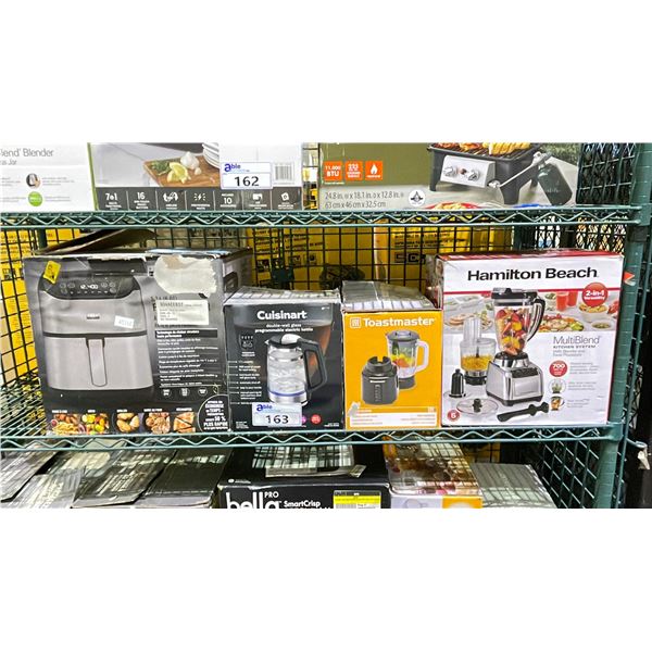 SHELF OF BELLA PRO SERIES AIR FRYER, CUISINART ELECTRIC KETTLE, TOASTMASTER BLENDER &