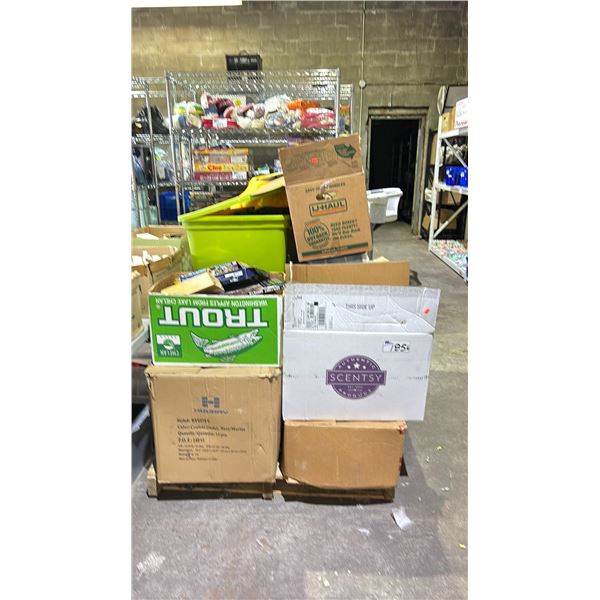PALLET OF ASSORTED HOUSEHOLD ITEMS INCLUDING SCENTSY WARMERS, BOOKS, PUZZLES, POTS AND PANS,