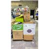 Image 1 : PALLET OF ASSORTED HOUSEHOLD ITEMS INCLUDING SCENTSY WARMERS, BOOKS, PUZZLES, POTS AND PANS,