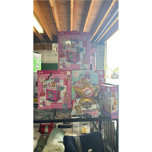ASSORTED TOYS INCLUDING; BARBIE VETERINARY SETS, MAGIC MIXIES MAGIC GENIE LAMP & GLAM NAIL STUDIO