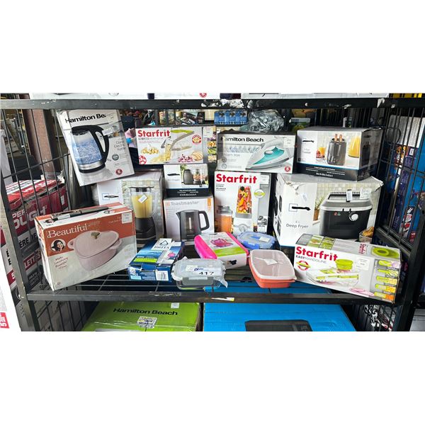 SHELF OF ASSORTED ITEMS INCLUDING; STEAM IRON, BEAUTIFUL CAST IRON DUTCH OVEN, MAINSTAYS 4L DEEP