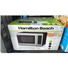 Image 1 : HAMILTON BEACH 0.7 CU. FT. 700 WATTS MICROWAVE