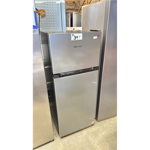 HISENSE HRT044VE STAINLESS STEEL LOOK 19"W TOP FREEZER 4.4 CU. FT REFRIGERATOR