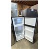Image 2 : HISENSE HRT044VE STAINLESS STEEL LOOK 19"W TOP FREEZER 4.4 CU. FT REFRIGERATOR