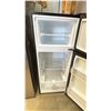 Image 4 : HISENSE HRT044VE STAINLESS STEEL LOOK 19"W TOP FREEZER 4.4 CU. FT REFRIGERATOR
