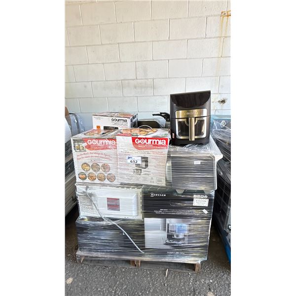 PALLET OF ASSORTED SMALL APPLIANCES INCLUDING AIR FRYERS, SHOP VACUUM, MICROWAVES, VACUUM/MOPPING