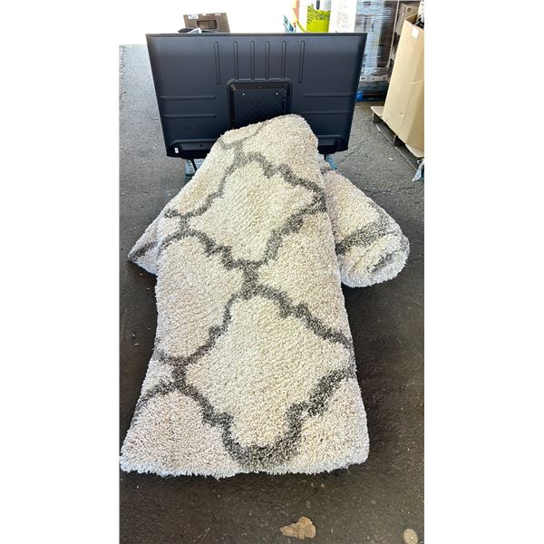 LARGE SHAG LOOK RUG