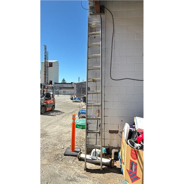 ALUMINUM 24' EXTENSION LADDER