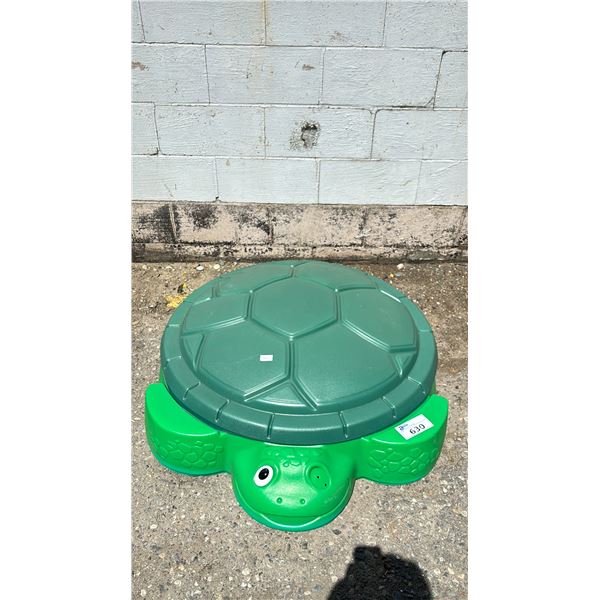 LITTLE TIKES TURTLE SANDBOX *TURTLE MISSING 1 EYE*