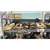 Image 3 : SHELF OF ASSORTED WOMENS SHOES IN VARIOUS SIZES