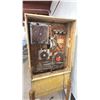 Image 8 : VINTAGE ROYAL FLUSH PINBALL MACHINE *WORKING ORDER, HAS LOUD BUZZING NOISE*