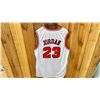 Image 2 : AUTOGRAPHED MITCHELL AND NESS CHICAGO BULLS MICHAEL JORDAN JERSEY SIZE 48 (XL)