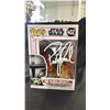 Image 1 : FUNKO POP! STAR WARS #402 THE MANDALORIAN WITH THE CHILD AUTOGRAPHED BY PEDRO PASCAL