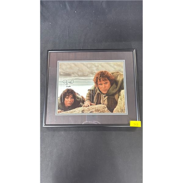 FRAMED LORD OF THE RINGS PHOTO AUTOGRAPHED BY ELLIJAH WOOD