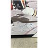 Image 2 : AUTOGRAPHED FRAMED CANVAS PRINT OF PITTSBURGH PENGUINS JAROMIR JAGR 20" X 29"