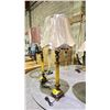 Image 3 : PAIR OF MISMATCHED TABLE LAMPS